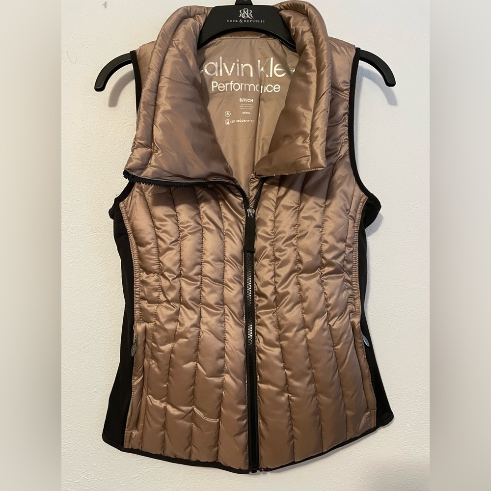 Calvin Klein Women's Puffer Vest - Bronze and Black